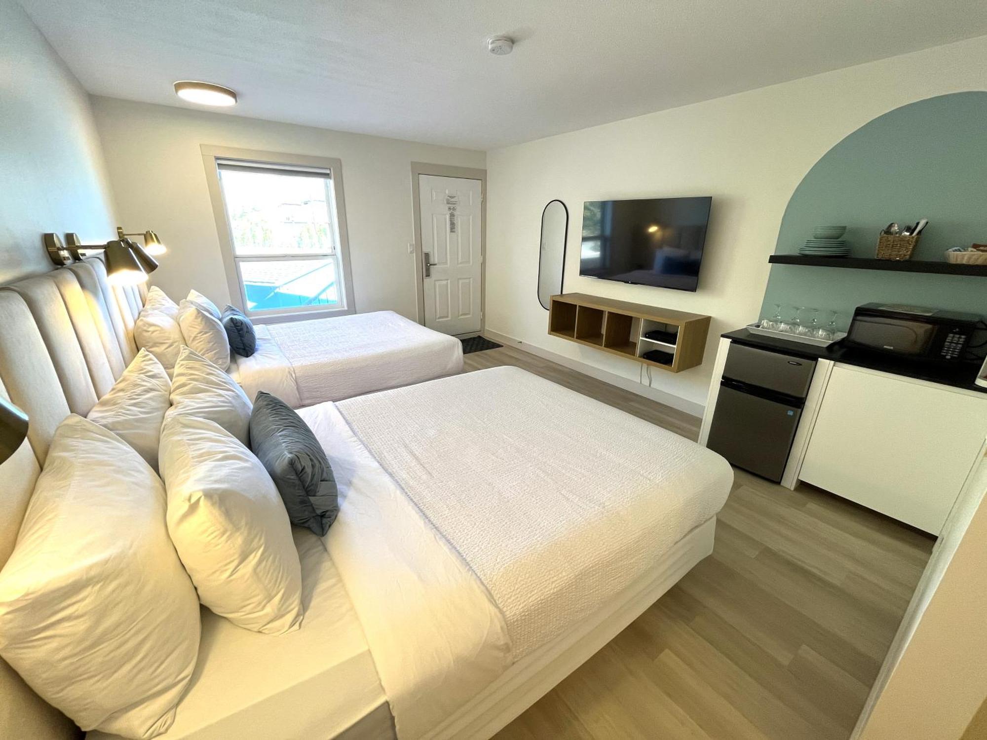 Lakeside Villa & Nordic Spa ペンティクトン エクステリア 写真